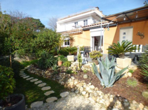 Villa 2 chambres de plain pied, climatisation, internet plages et commerces à proximité